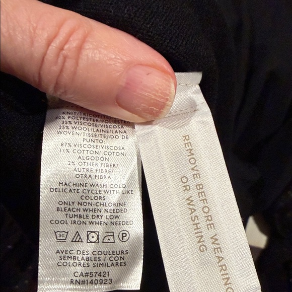 Gorgeous NWT “LOFT” Sweater turtleneck with gold threads throughout the sleeves - Picture 6 of 7